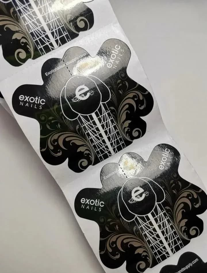 Formas esculturales negras Exotic